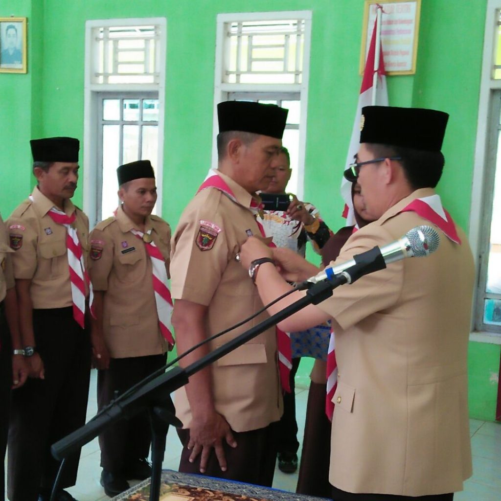 Ketua Kwarcab Gerakan Pramuka Lamtim Zaeful Bokhari melantik pengurus MPP.....